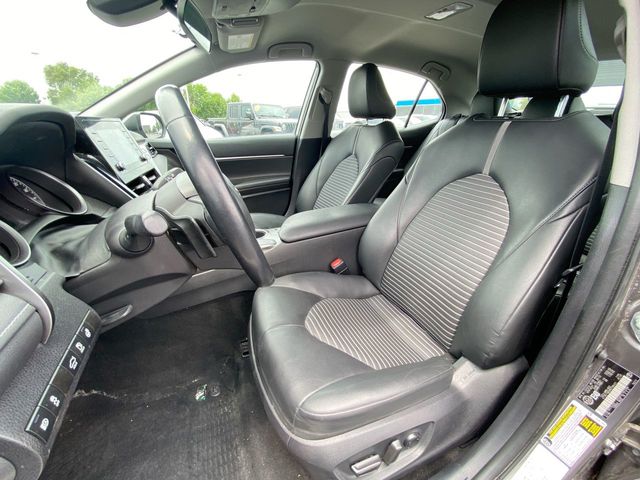 Vehicle image 16 of 32