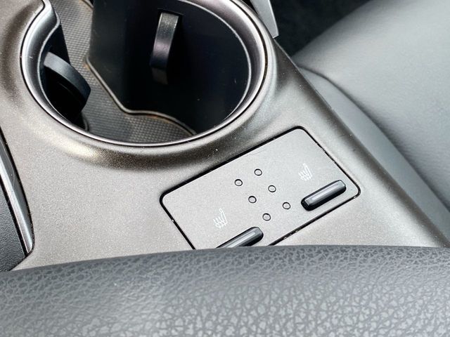 Vehicle image 29 of 32