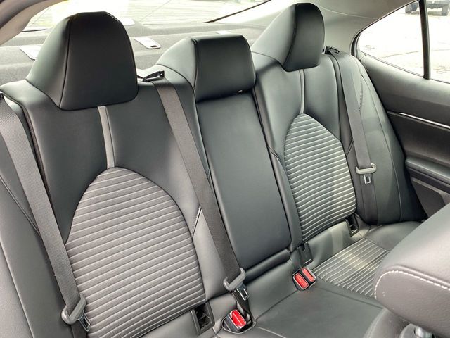 Vehicle image 14 of 32