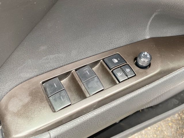 Vehicle image 27 of 32