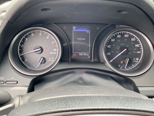 Vehicle image 21 of 32