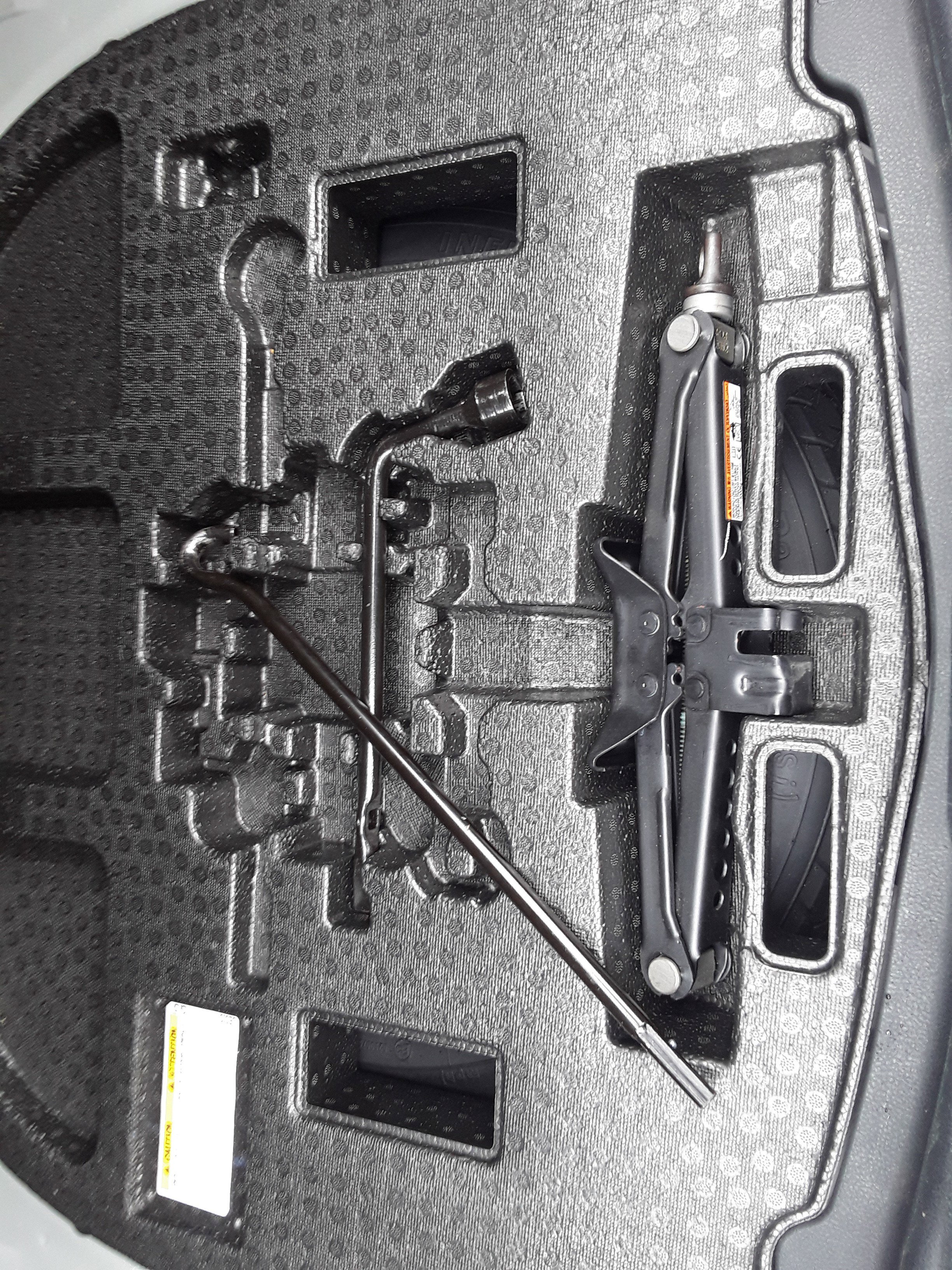 Vehicle image 15 of 28