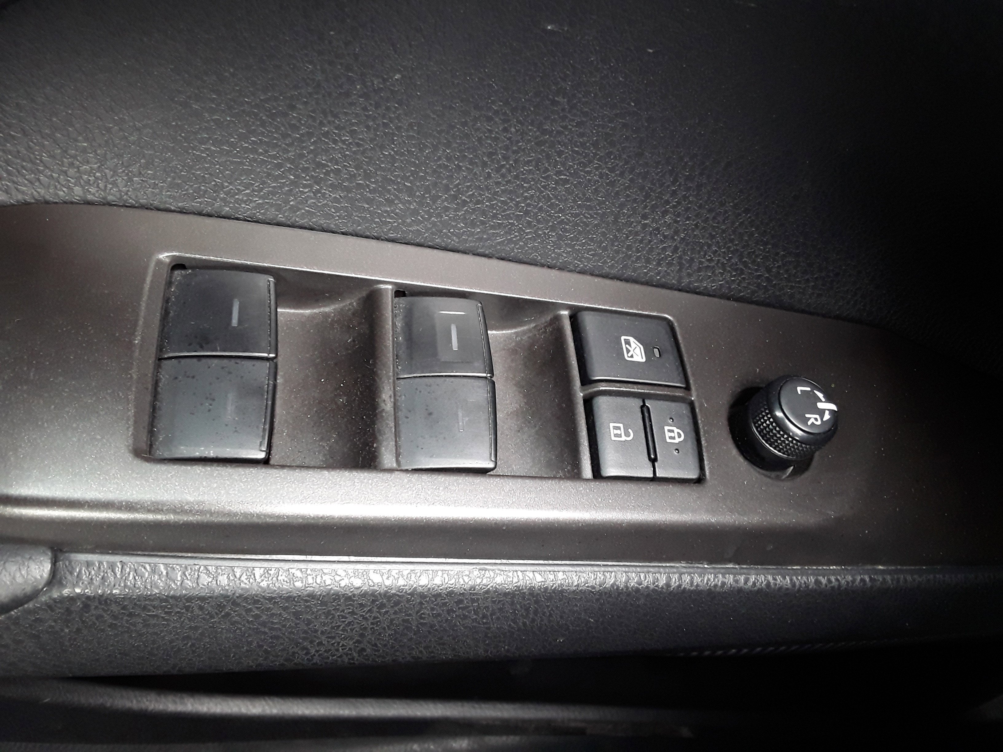 Vehicle image 19 of 28