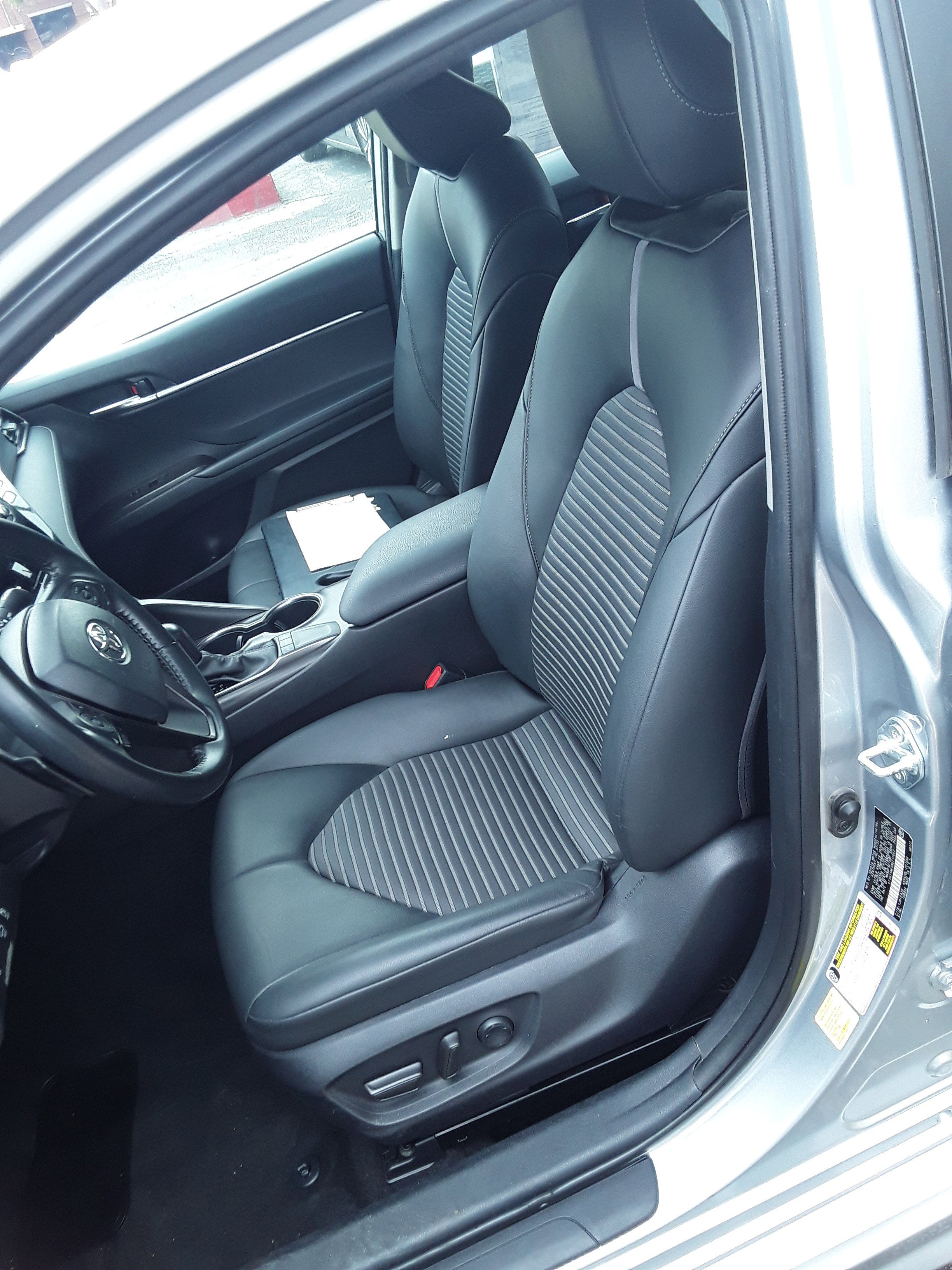 Vehicle image 12 of 28