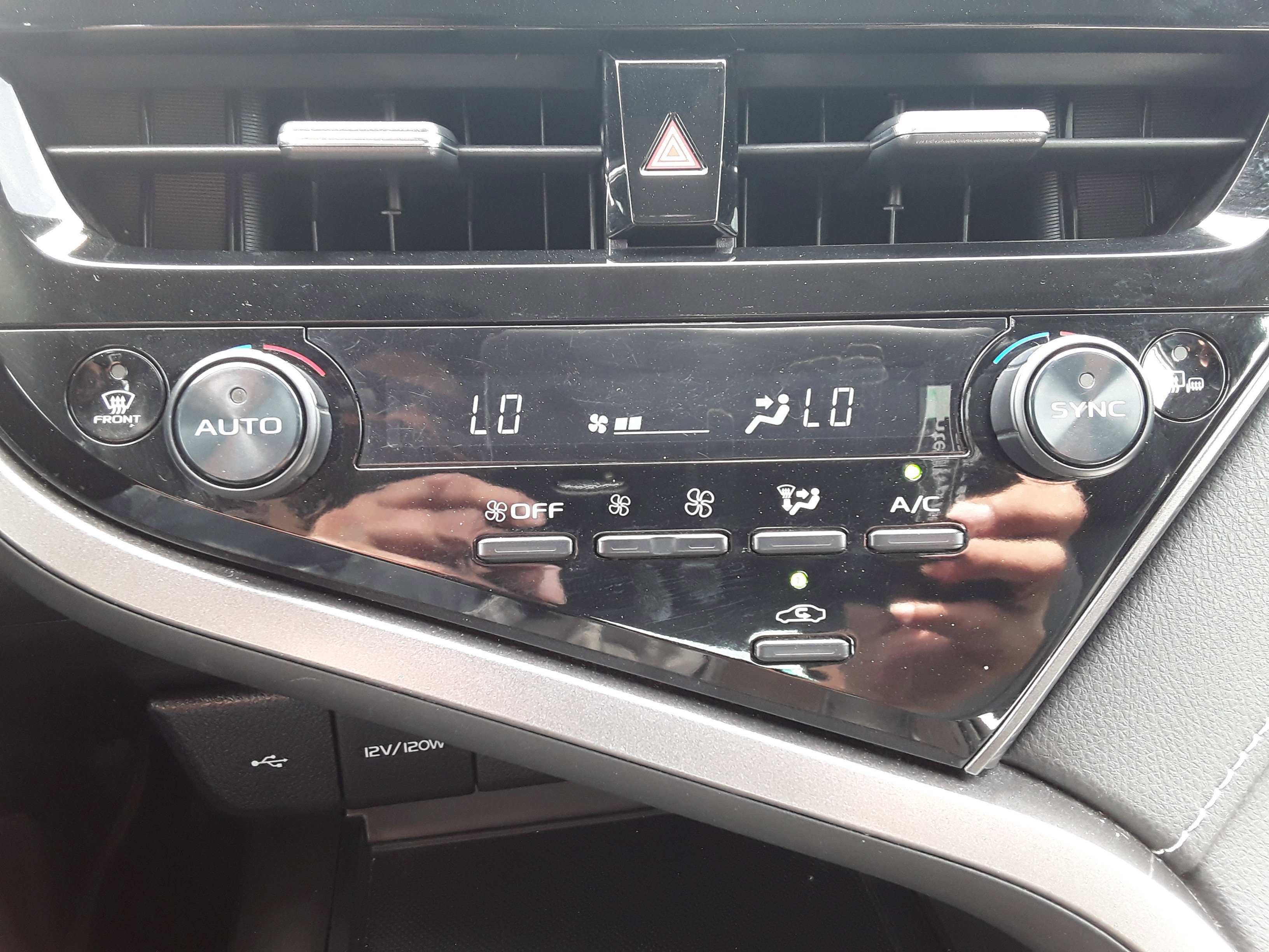 Vehicle image 24 of 28