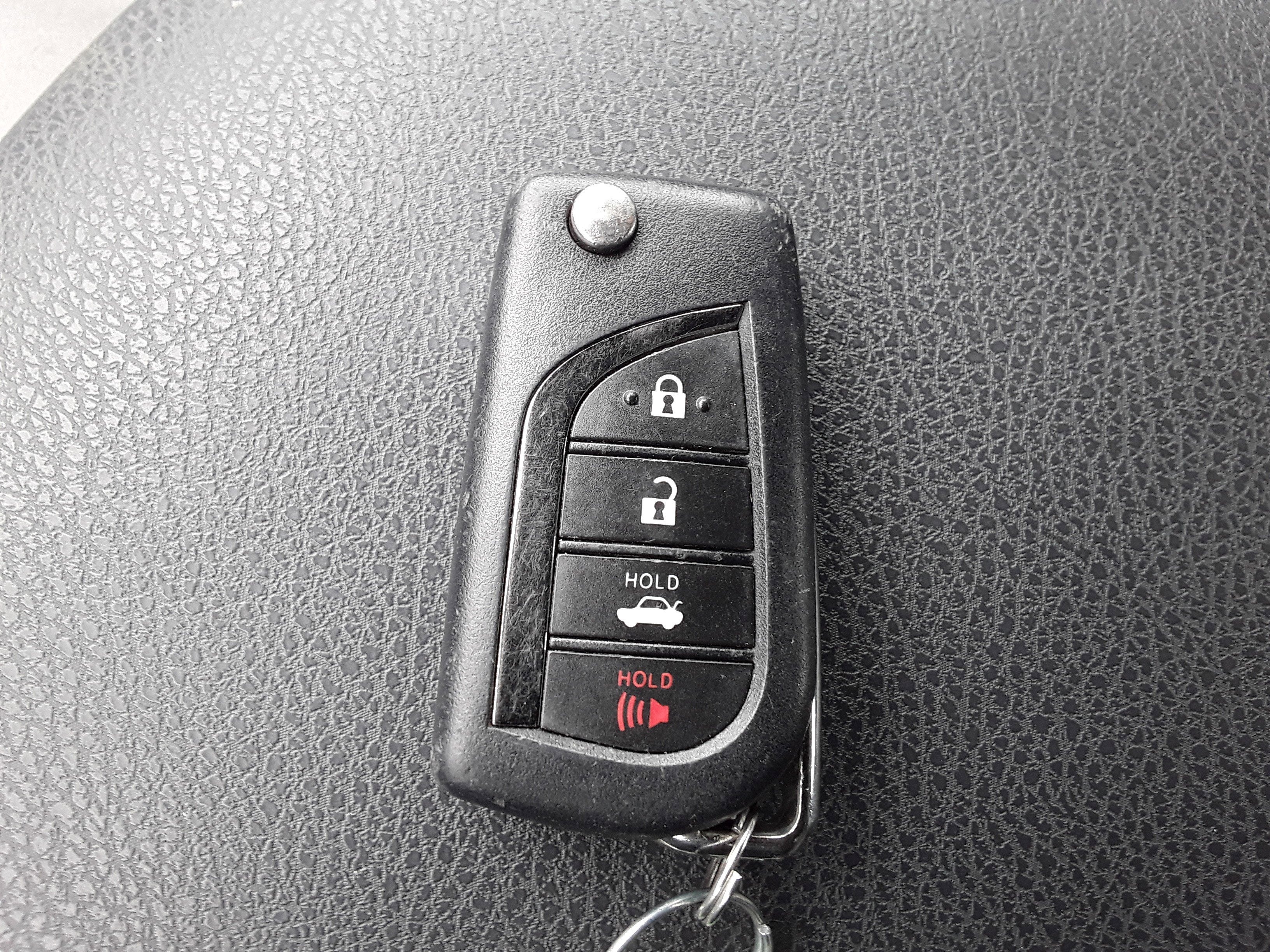 Vehicle image 21 of 28