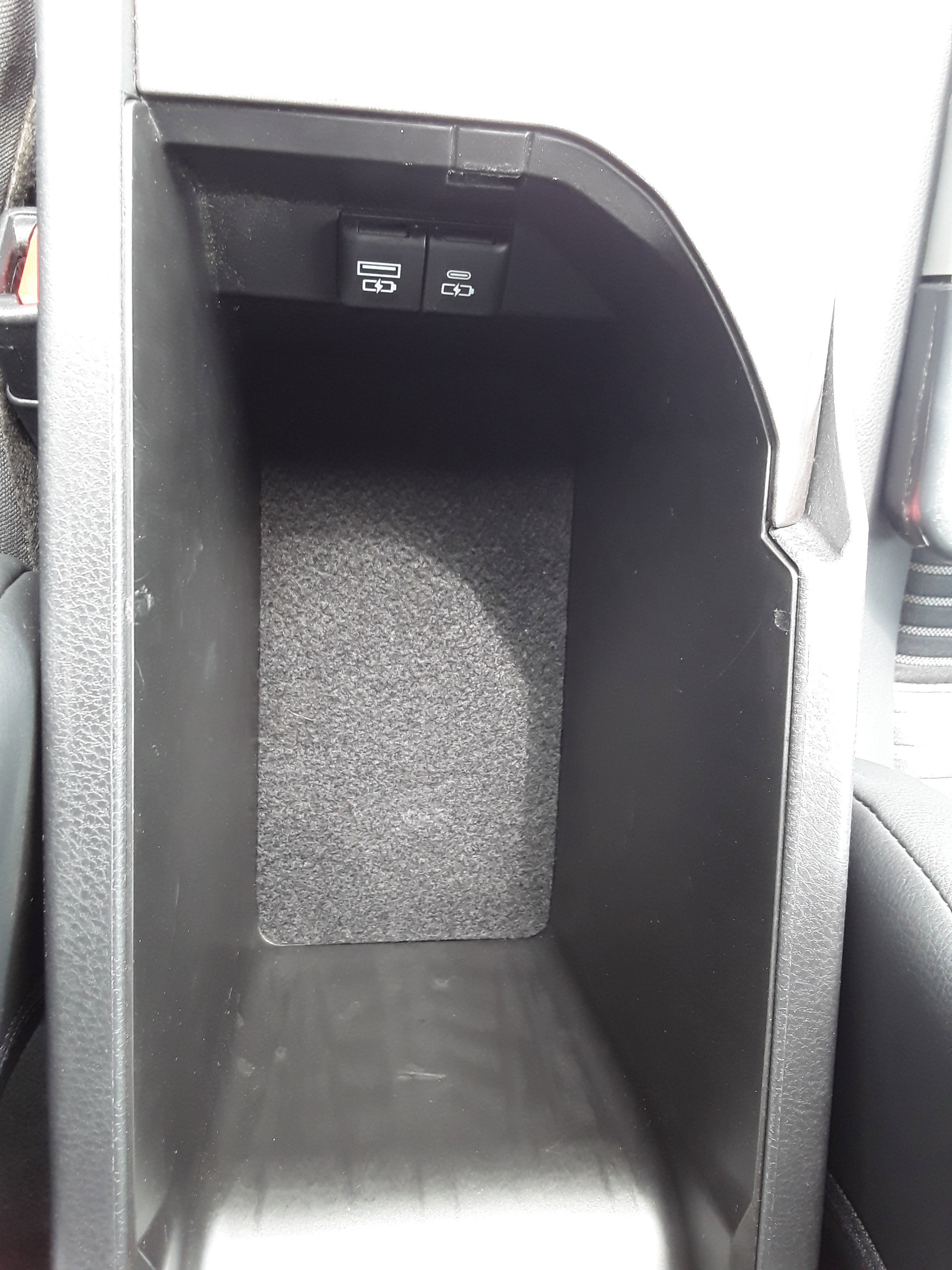 Vehicle image 27 of 28