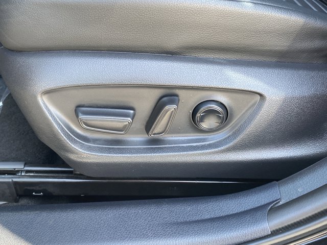 Vehicle image 16 of 30