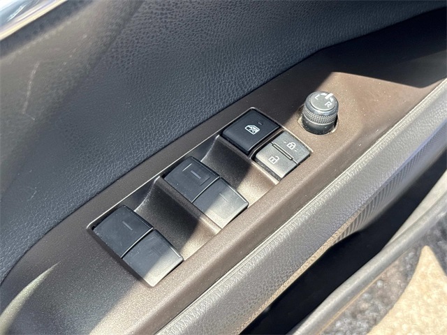 Vehicle image 28 of 34