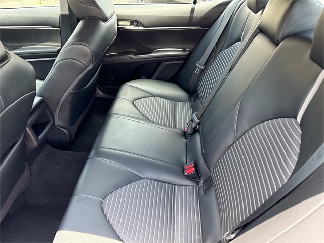 Vehicle image 9 of 34