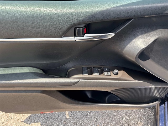Vehicle image 25 of 34