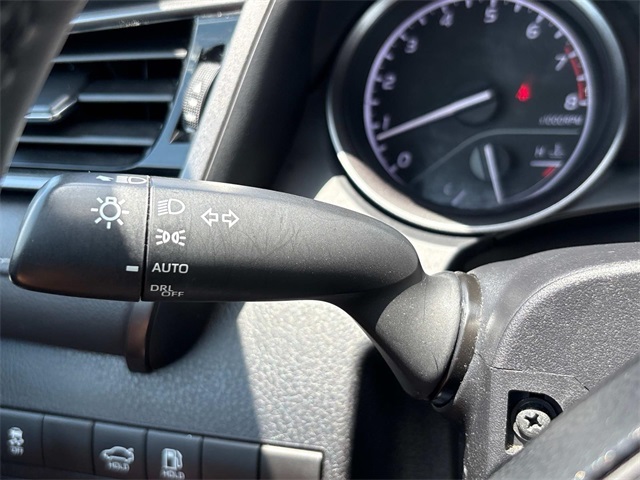 Vehicle image 27 of 34