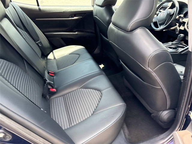 Vehicle image 10 of 34