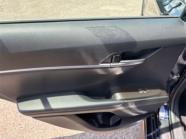 Vehicle image 23 of 34