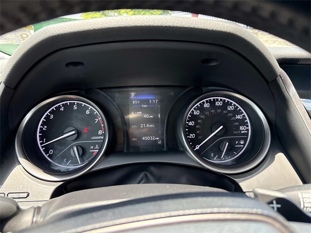 Vehicle image 17 of 34