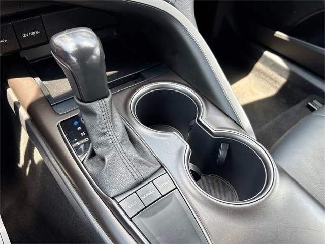 Vehicle image 21 of 34