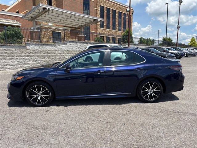 Vehicle image 8 of 34