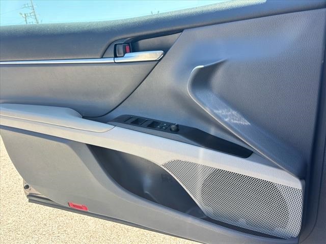 Vehicle image 16 of 28