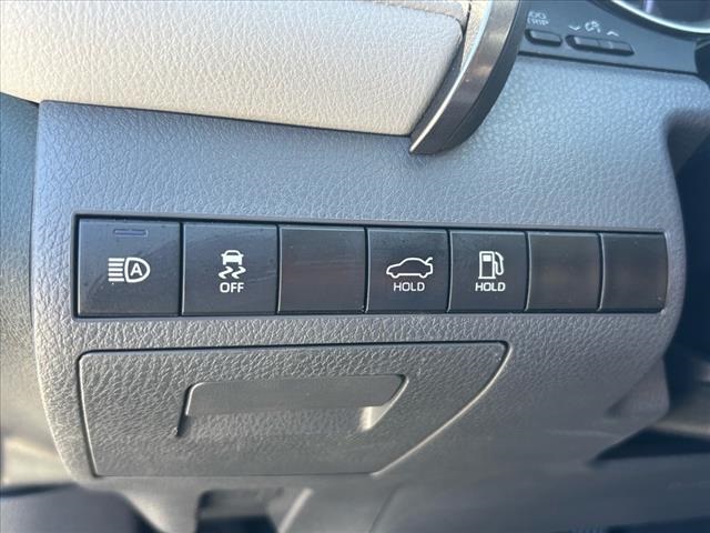 Vehicle image 21 of 28