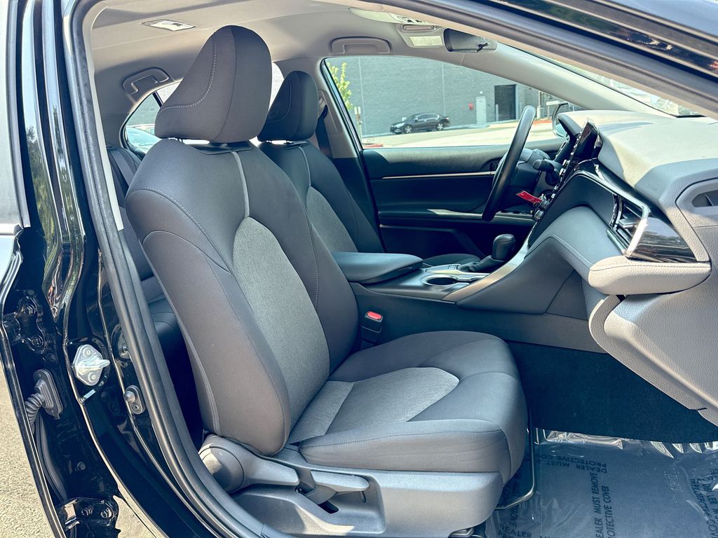 Vehicle image 16 of 26