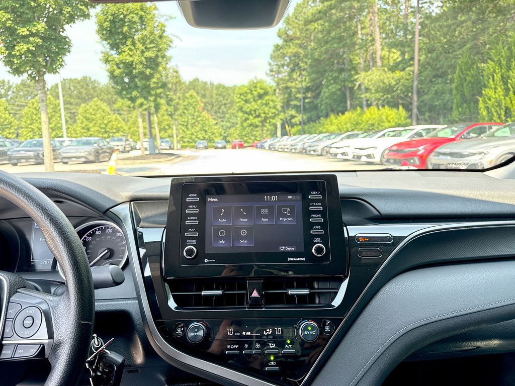 Vehicle image 18 of 26