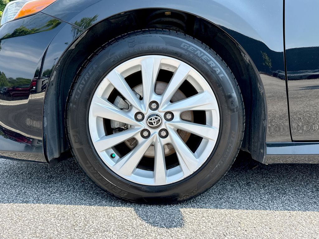 Vehicle image 11 of 26