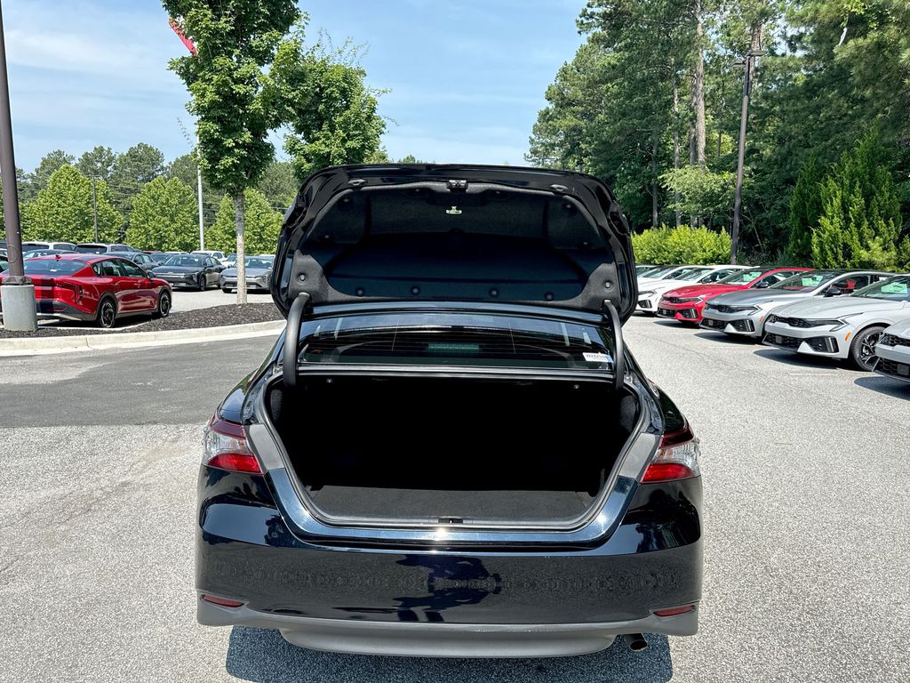 Vehicle image 13 of 26