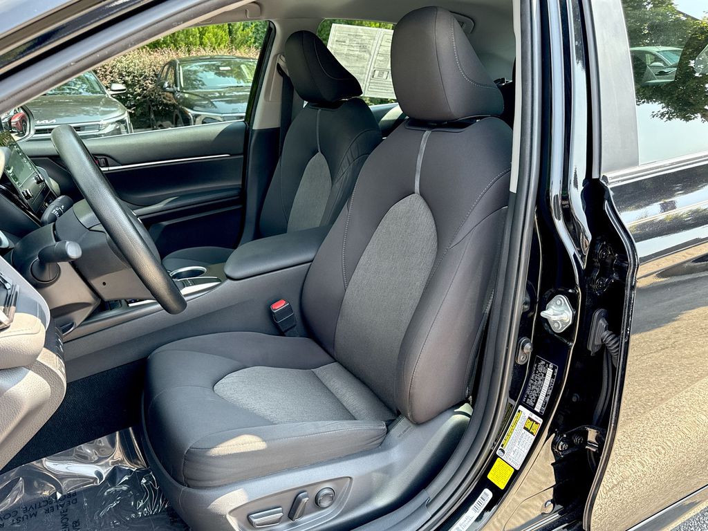 Vehicle image 15 of 26