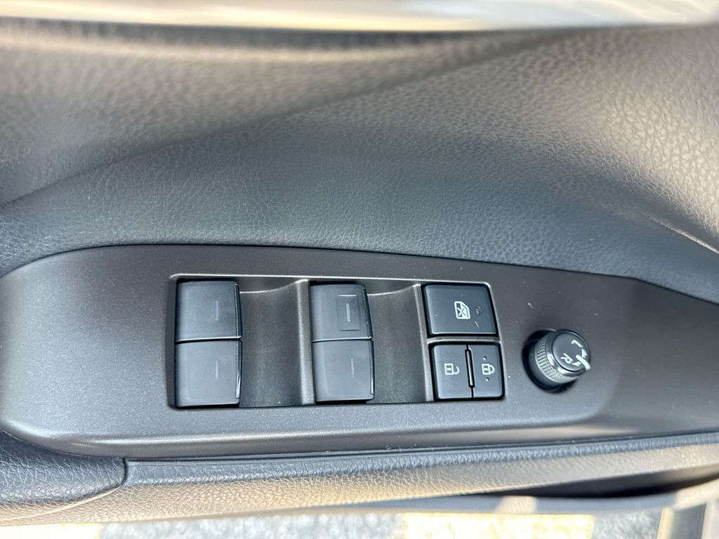 Vehicle image 25 of 26