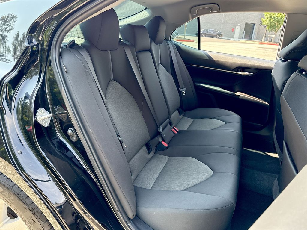 Vehicle image 14 of 26