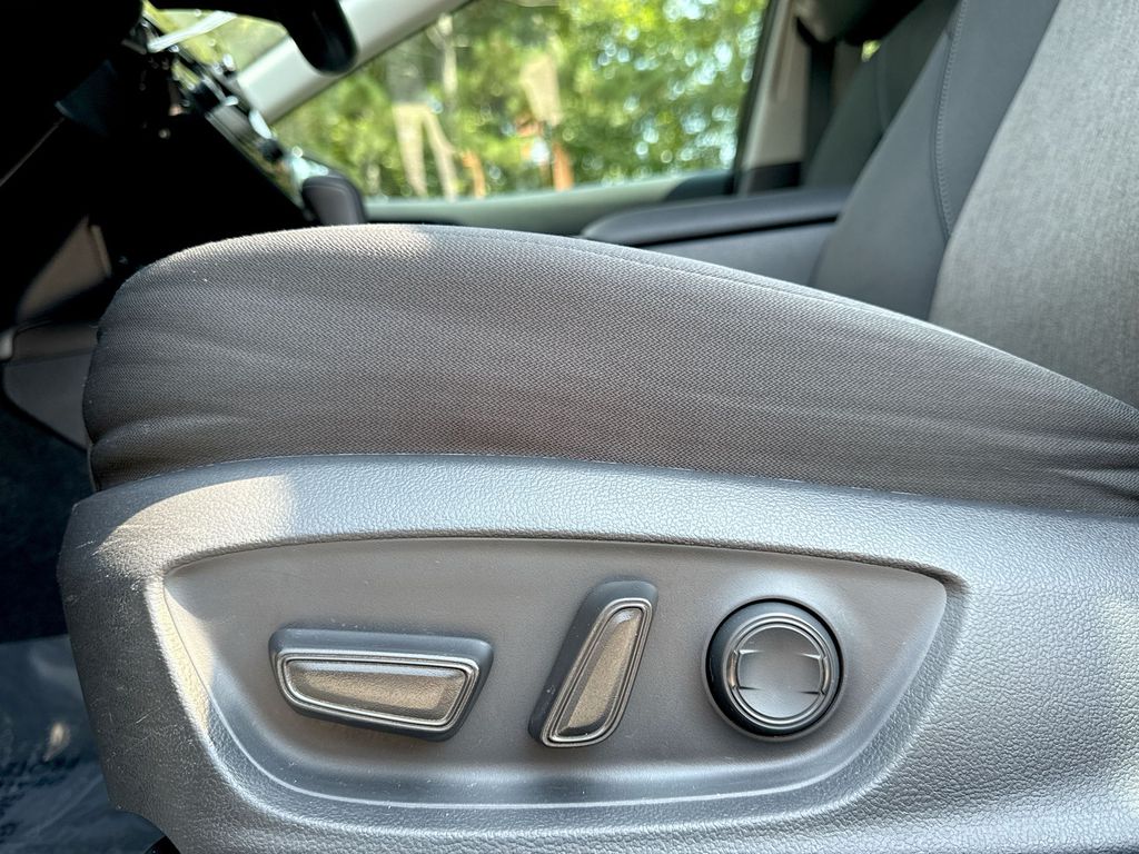 Vehicle image 24 of 26