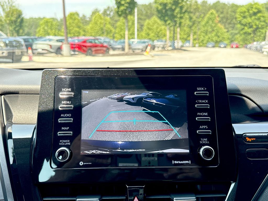 Vehicle image 21 of 26