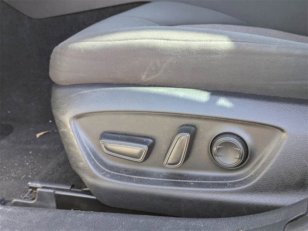 Vehicle image 19 of 31