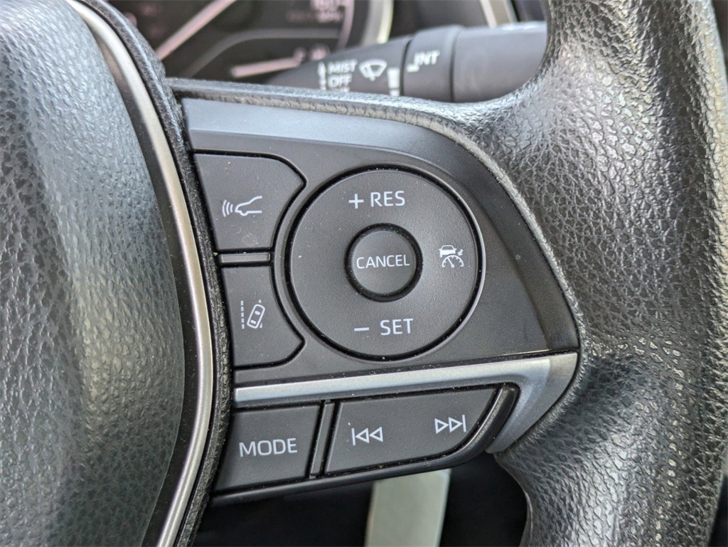 Vehicle image 25 of 31
