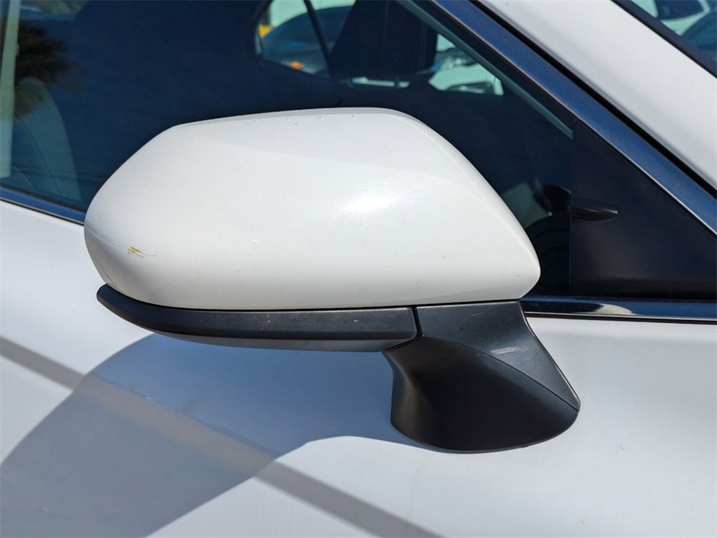 Vehicle image 10 of 31
