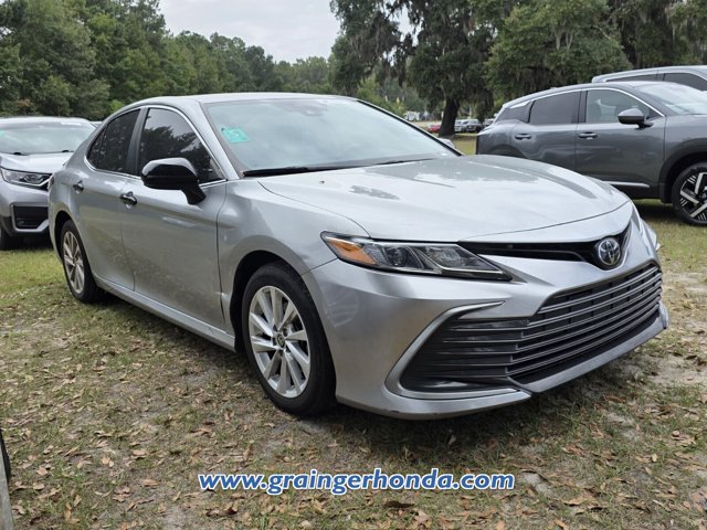 2022 Toyota Camry LE Image 5 of 10