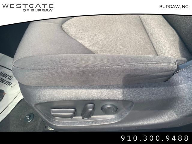 Vehicle image 13 of 25