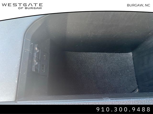 Vehicle image 21 of 25