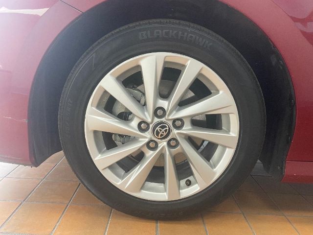 Vehicle image 21 of 23