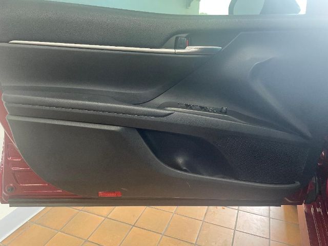Vehicle image 10 of 23