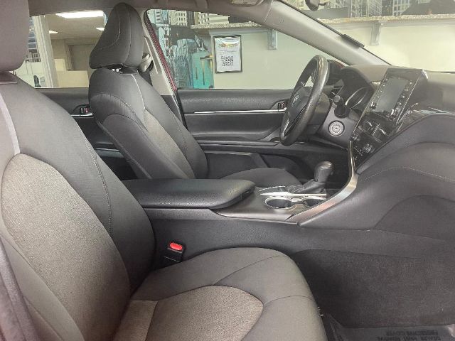 Vehicle image 19 of 23