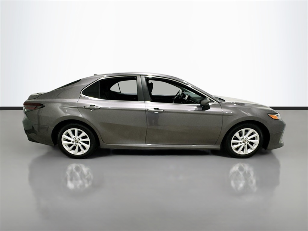 Vehicle image 7 of 32