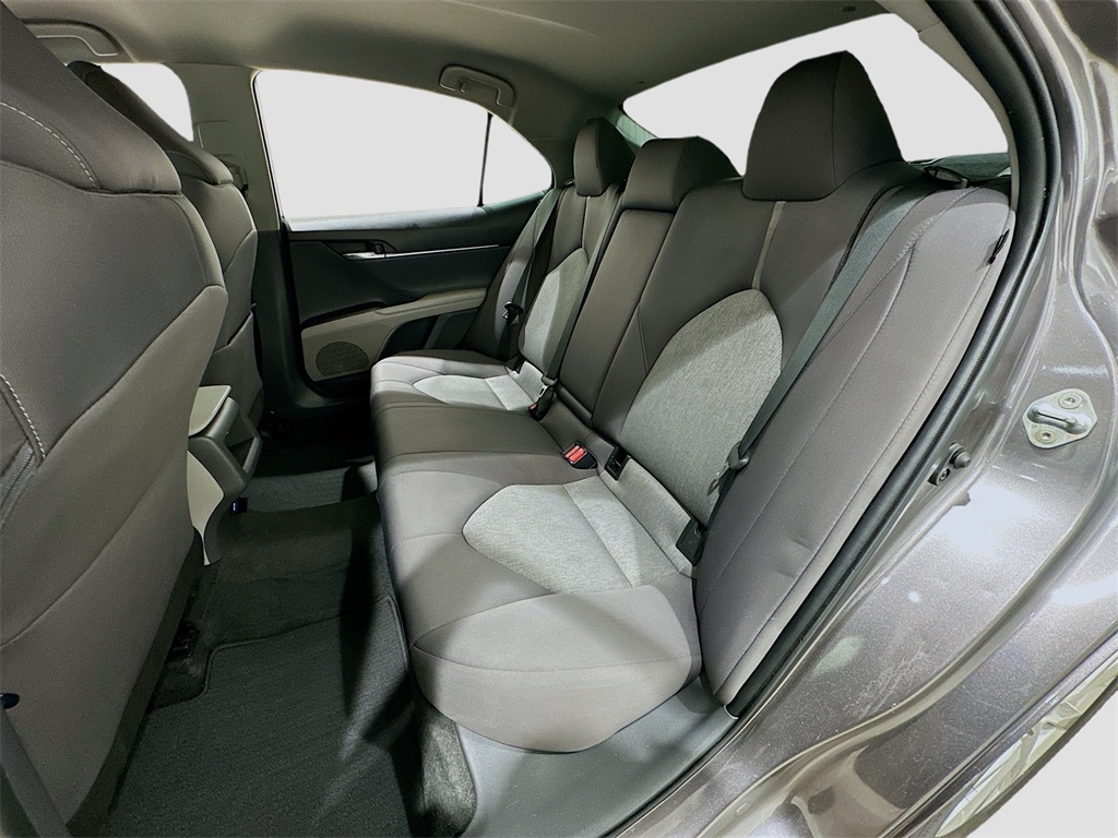 Vehicle image 24 of 32
