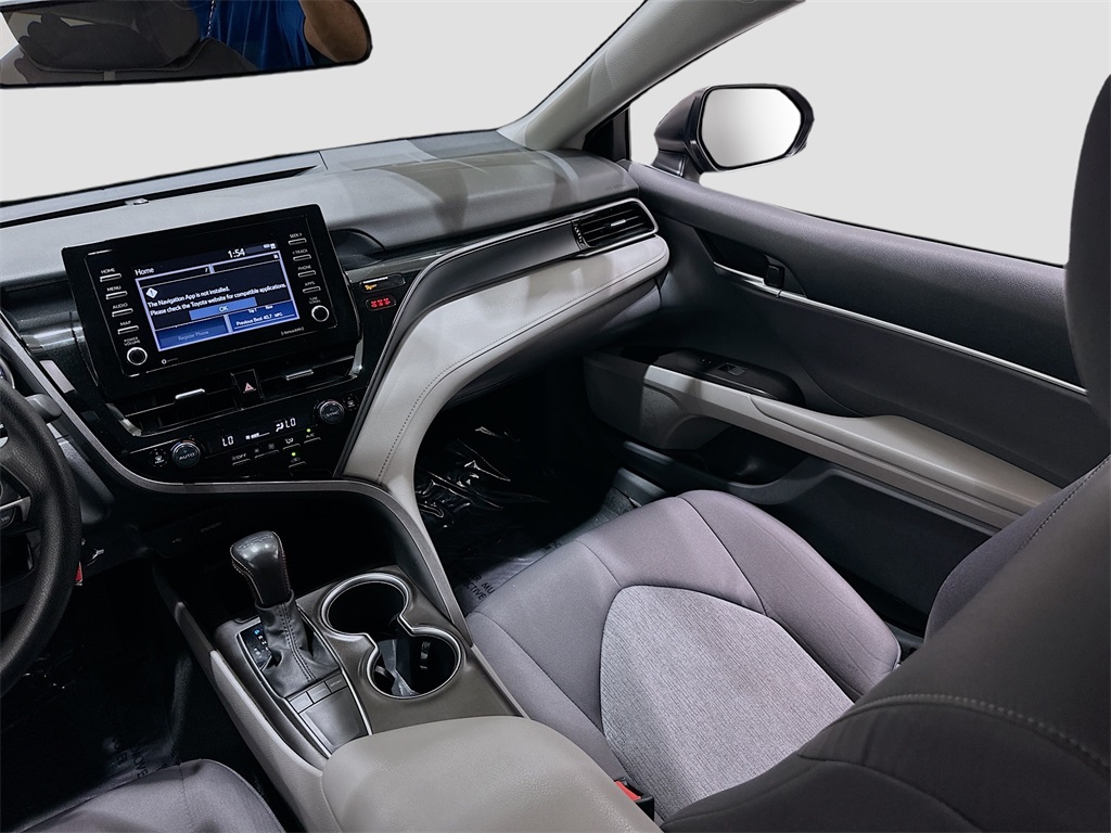 Vehicle image 23 of 32