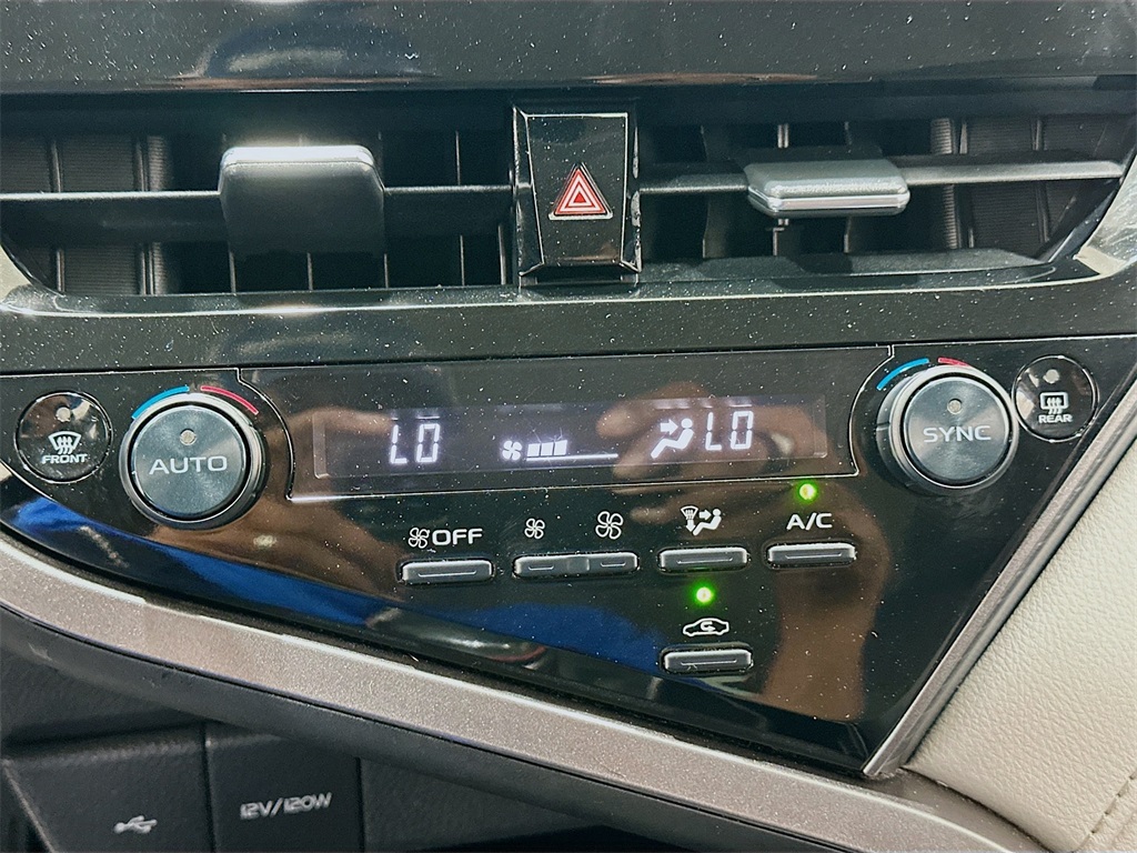 Vehicle image 16 of 32