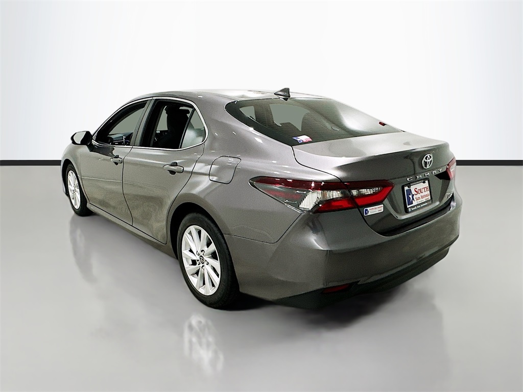 Vehicle image 8 of 32