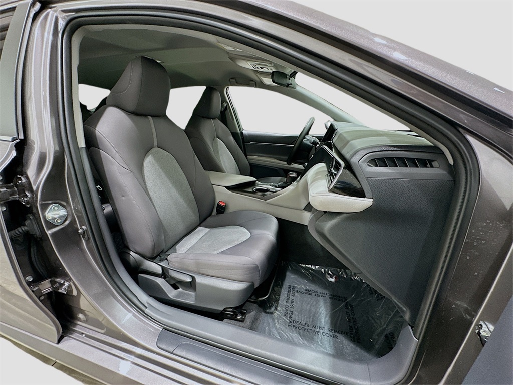 Vehicle image 28 of 32