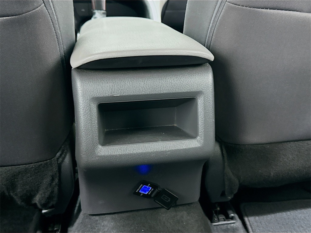Vehicle image 25 of 32