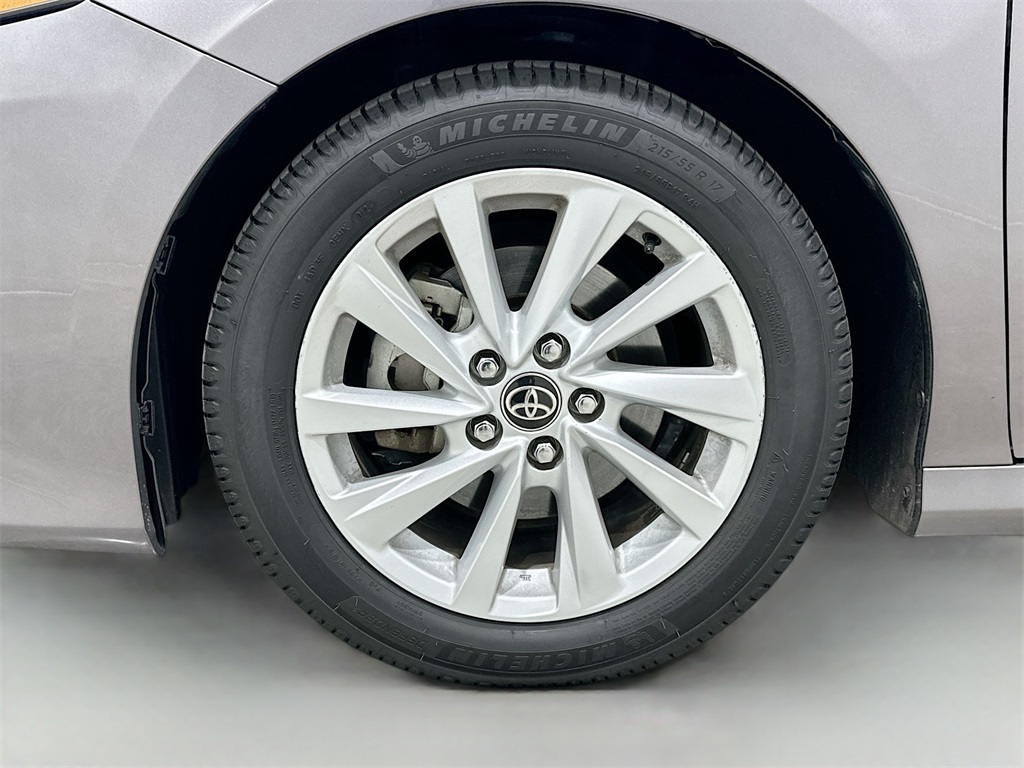 Vehicle image 31 of 32