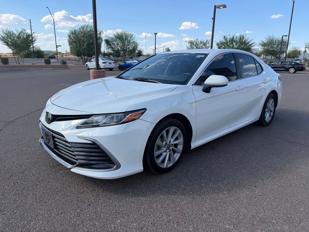 2022 Toyota Camry LE Image 1 of 19